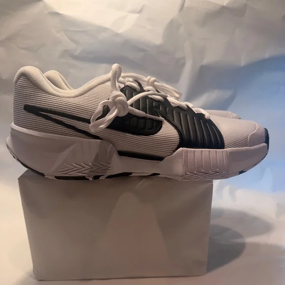 Nike Zoom Challenge
Women's Pickleball Shoes - Picture 1 of 6